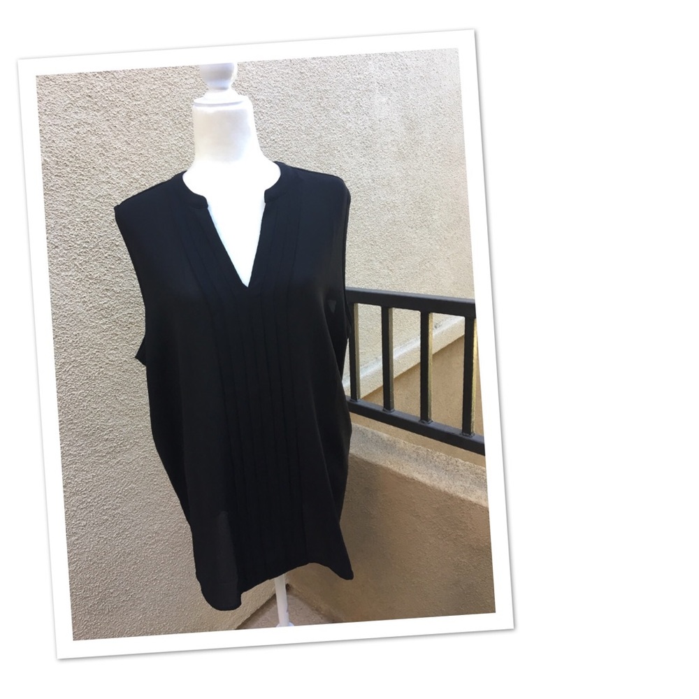 Vneck Avenue top